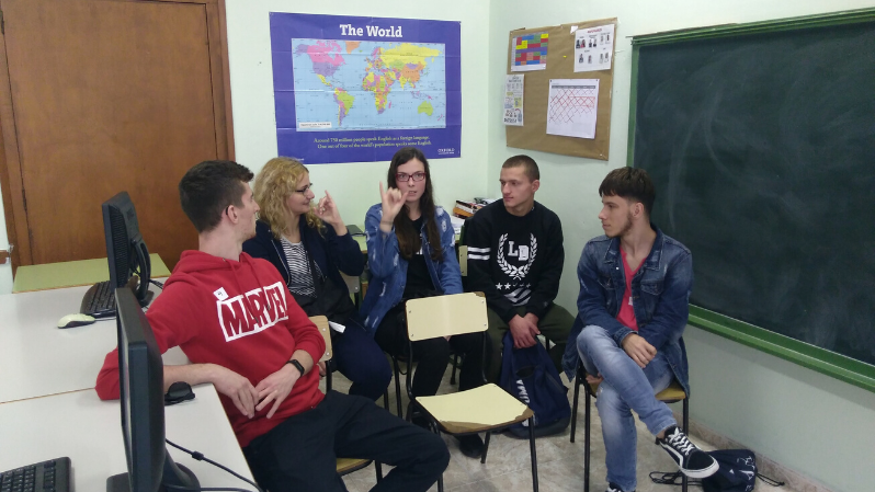 Visita de alumnos y alumnas polacas al colegio La Purísima